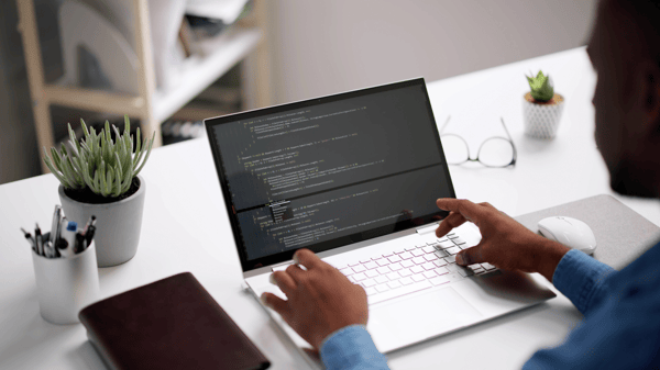 Freelance IT en 2025 : est-ce vraiment le bon moment pour se lancer (ou continuer) ?